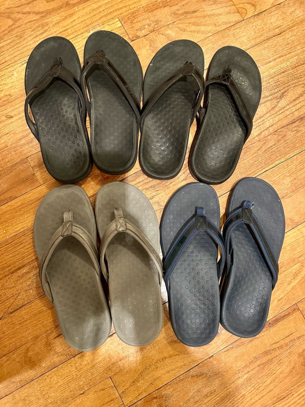 Vionic- Tide II sandals- 4 pair- navy, 2 black, grey. Size 9.